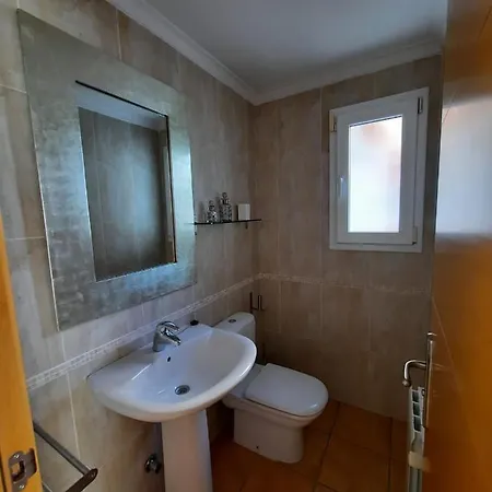 Con Piscina Privada 度假居 *